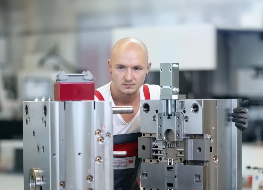 Murrplastik Startseite Maschine und Mitarbeiter